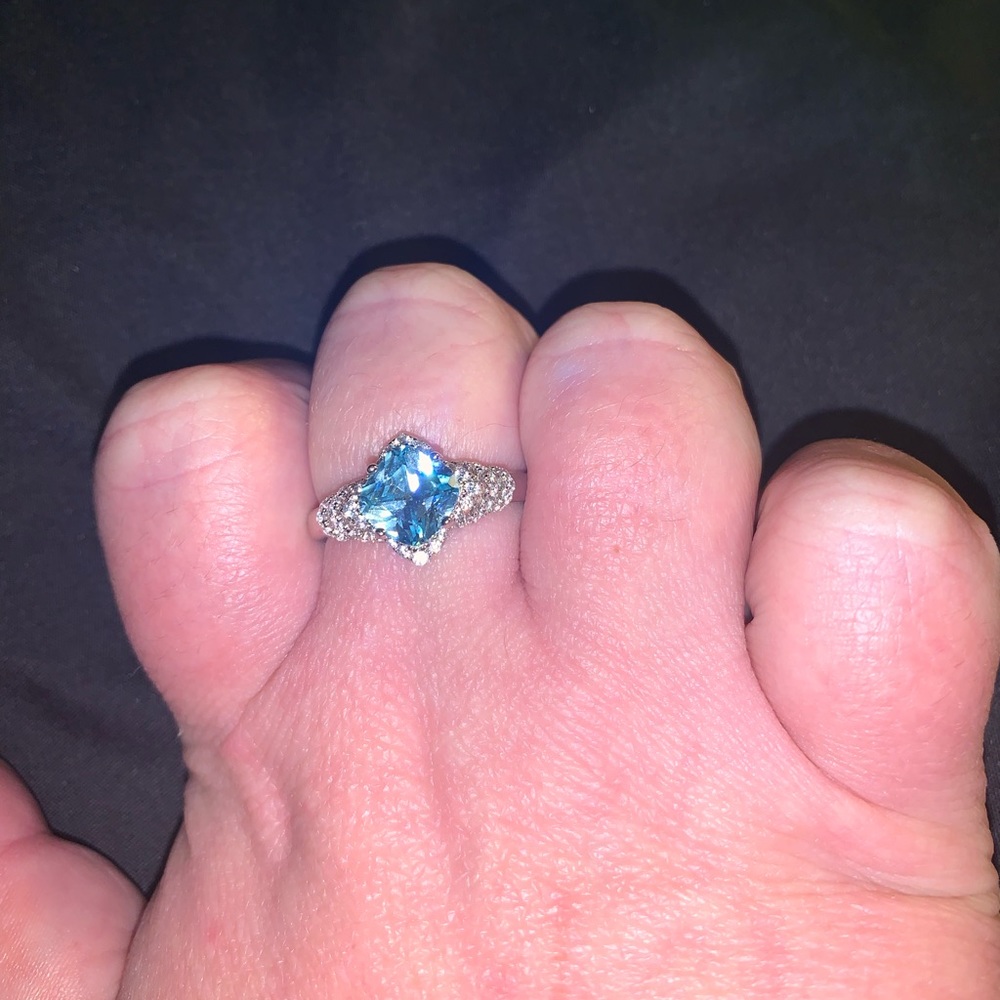 Stealing silver size 9 ring